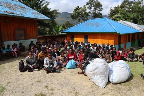 CSI's partner in West Papua distributes farming tools to IDPs in Wamena. csi